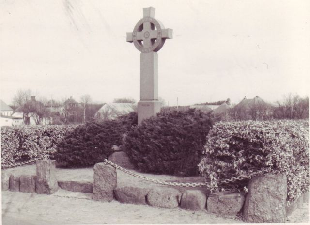 Thor Langes granitkors rejst i 1891 til minde om mordet på Erik Glipping i Finderup Lade Sct. Cecilie nat den 22. november 1286